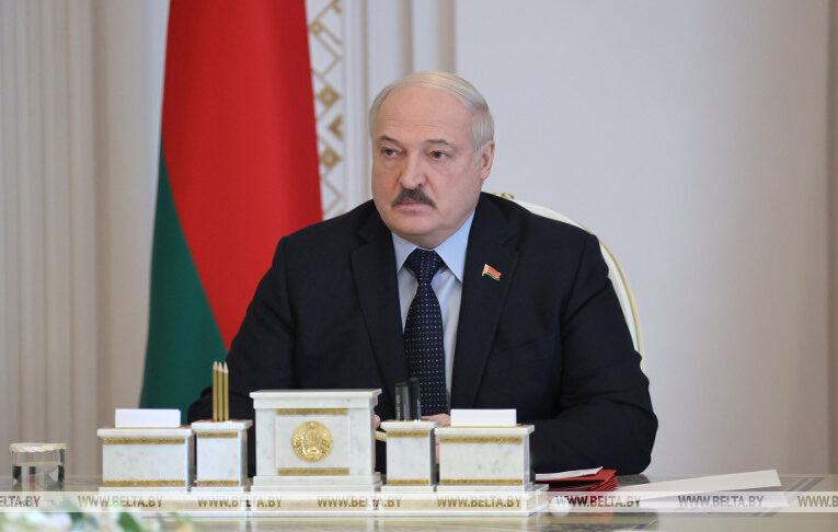 Аккуратнее относиться к кадрам потребовал Лукашенко у руководителей