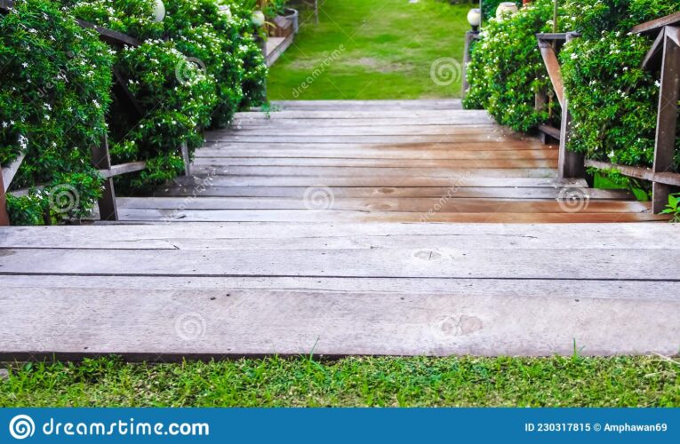 Лайфхак от Belarustime: как сделать дощатую лестницу в саду