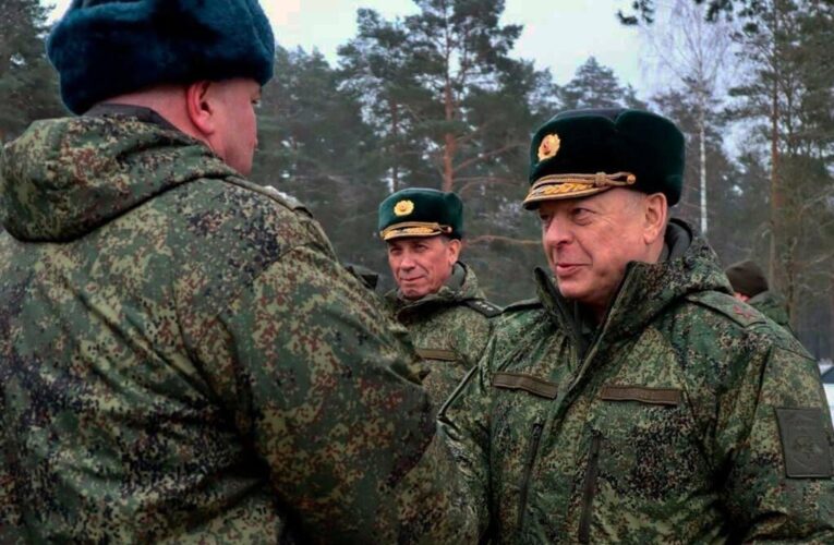 В Беларуси: генерал РФ Салюков проинспектировал российские части